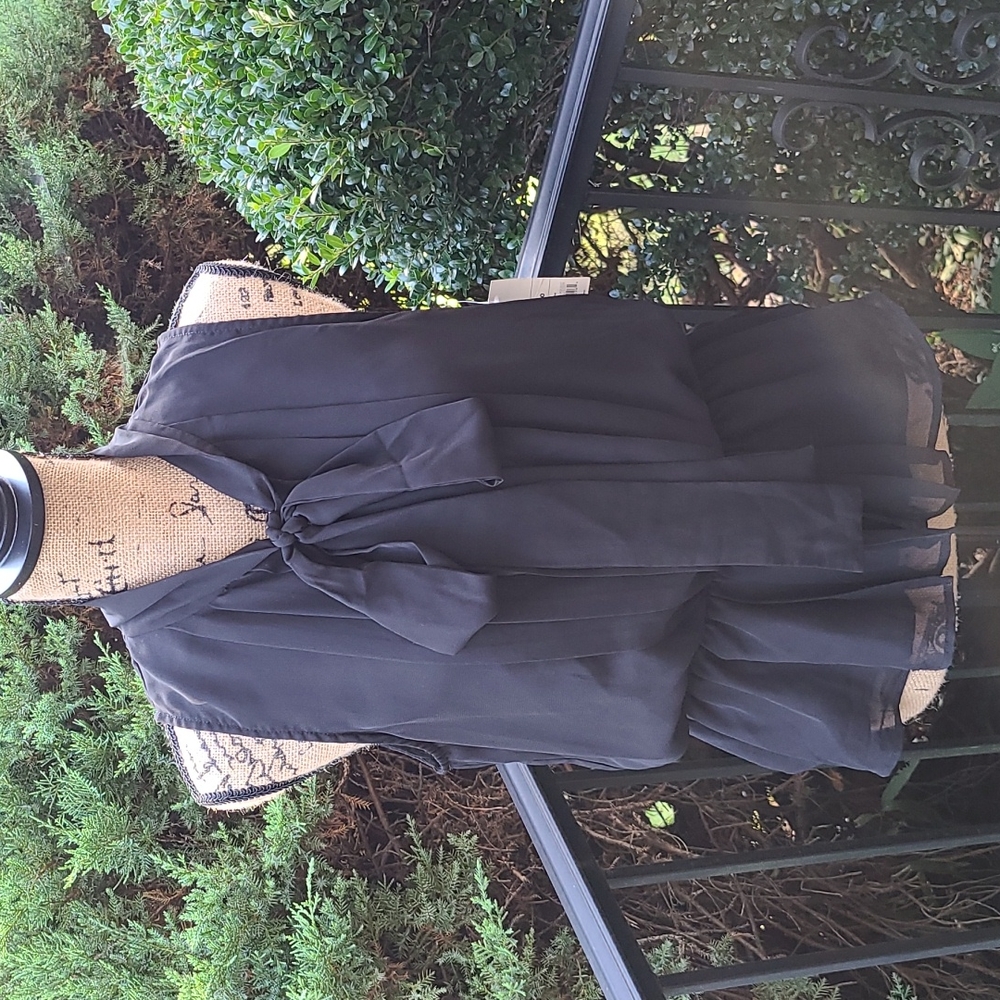 George Sleeveless Bow Tie Shirt- Black M(8/10)
